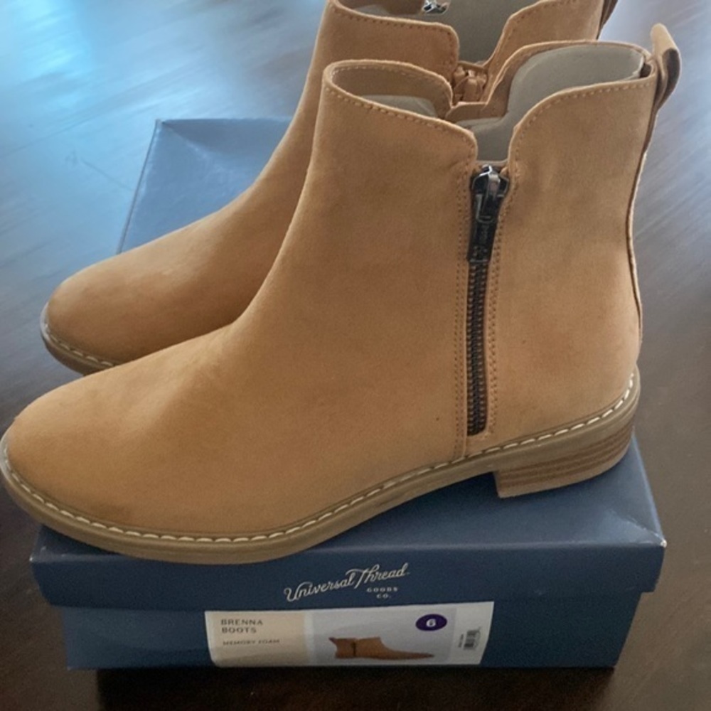 Universal Thread double zip memory foam bootie. NWT 6.